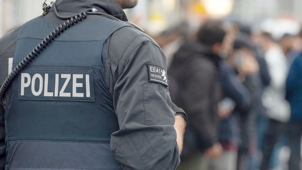 Ein 18-Jähriger soll eine staatsgefährdende Gewalttat vorbereitet haben. (Symbolbild) Foto: Swen Pförtner/dpa