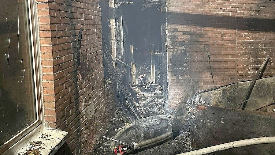 Das Gebäude wurde durch die Flammen stark beschädigt. Foto: Feuerwehr Borkum