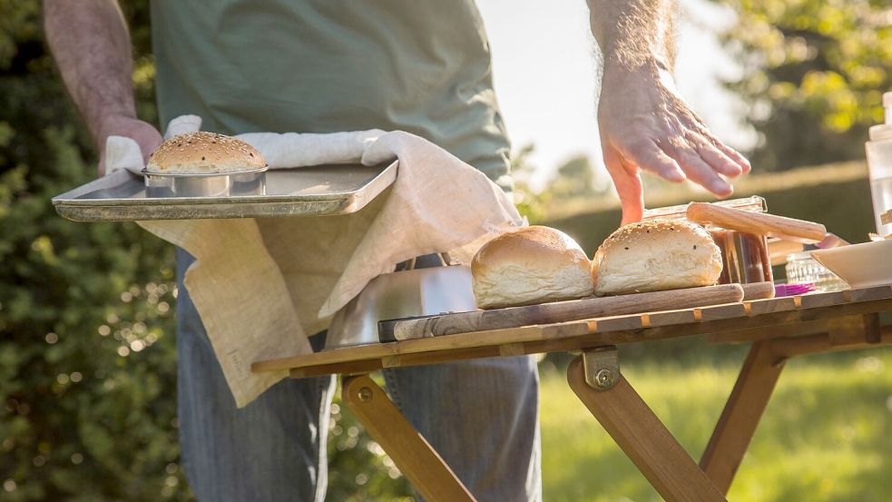 Die leckersten Buns sind handgemacht. Foto: Christin Klose/dpa-tmn