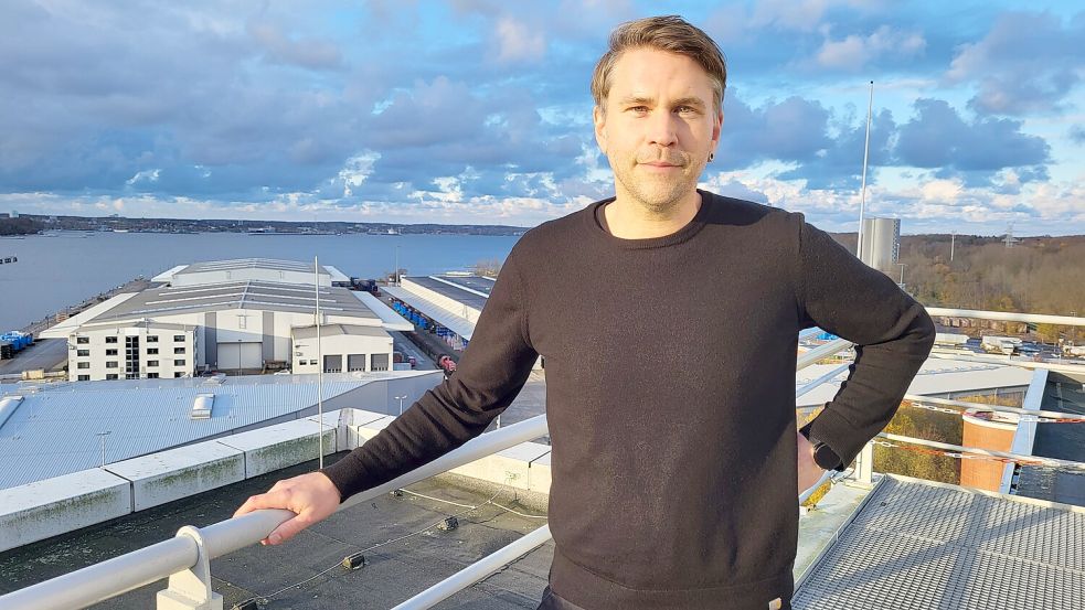 Fabian Lamp hat an der Fachhochschule Kiel die Professur für Theorien der Sozialen Arbeit und Gender Studies inne. Foto: Joshua Hirschfeld