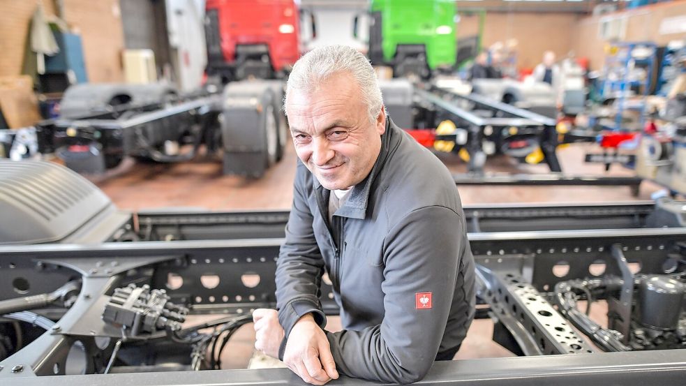 Ahmet Yalcin ist geschäftsführender Gesellschafter. Vor 40 Jahren fing er als Auszubildender an, heute hat er in der Produktion das Sagen. Foto: Ortgies