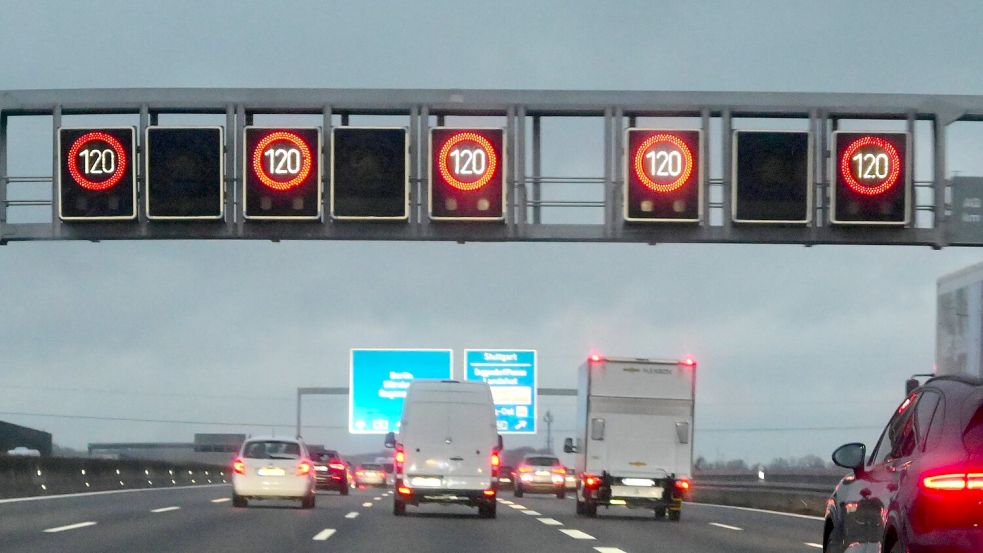 Laut einem neuem Gerichtsurteil muss die Ampel ein Sofortprogramm für mehr CO2-Einsparungen im Verkehr auflegen. Klimaschützer fordern nun ein Tempolimit. Foto: www.imago-images.de