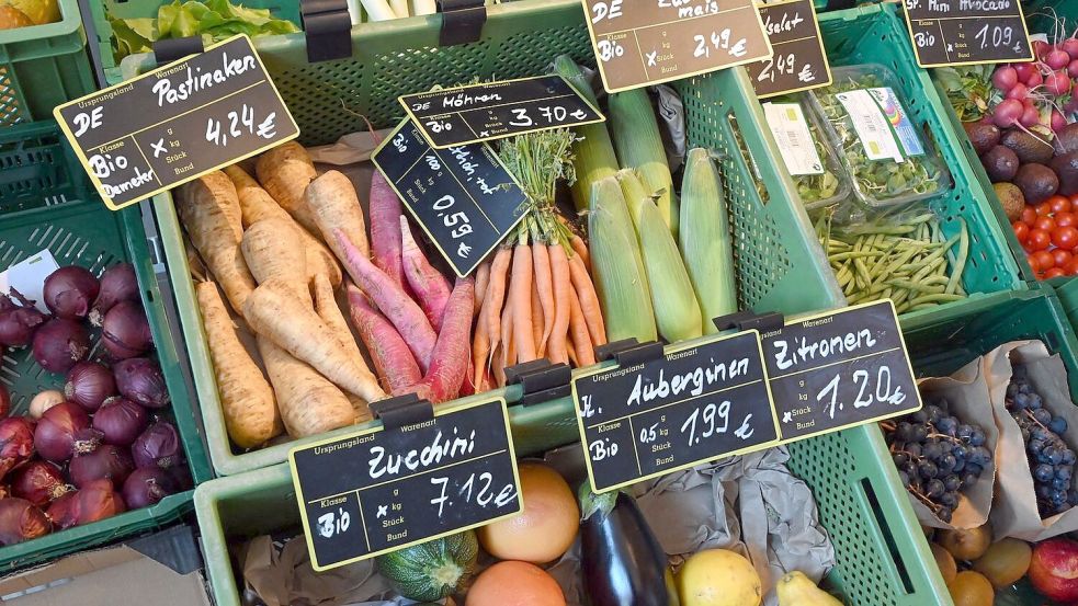 2022 sank die Nachfrage nach Bio-Lebensmitteln nach Angaben des Umweltbundesamts im Vergleich zum Vorjahr um 3,5 Prozent. Foto: dpa/Bernd Settnik