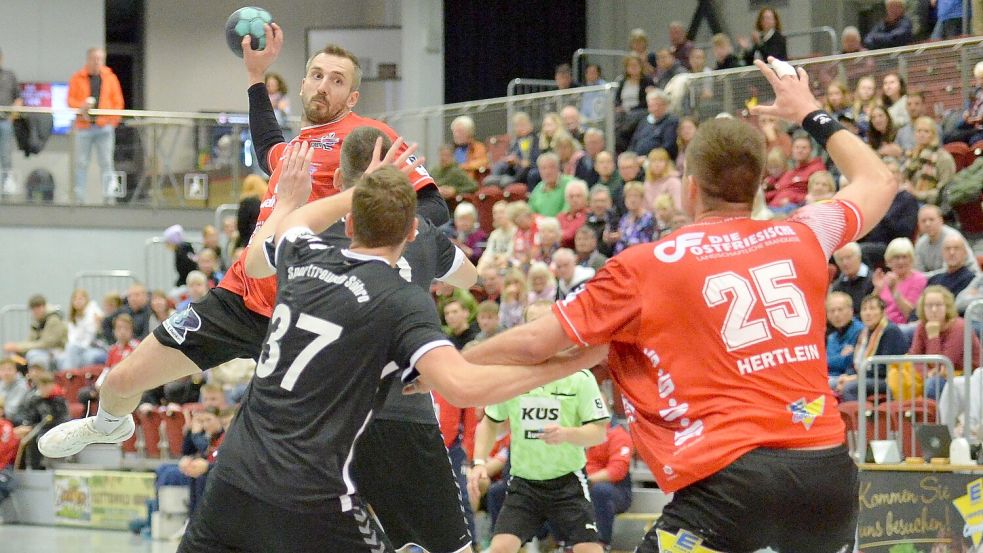 Es wird Zeit: Kevin Wendlandt und der OHV Aurich wollen am Sonnabend im Heimspiel gegen Bielefeld mal wieder gewinnen. Foto: Bernd Wolfenberg