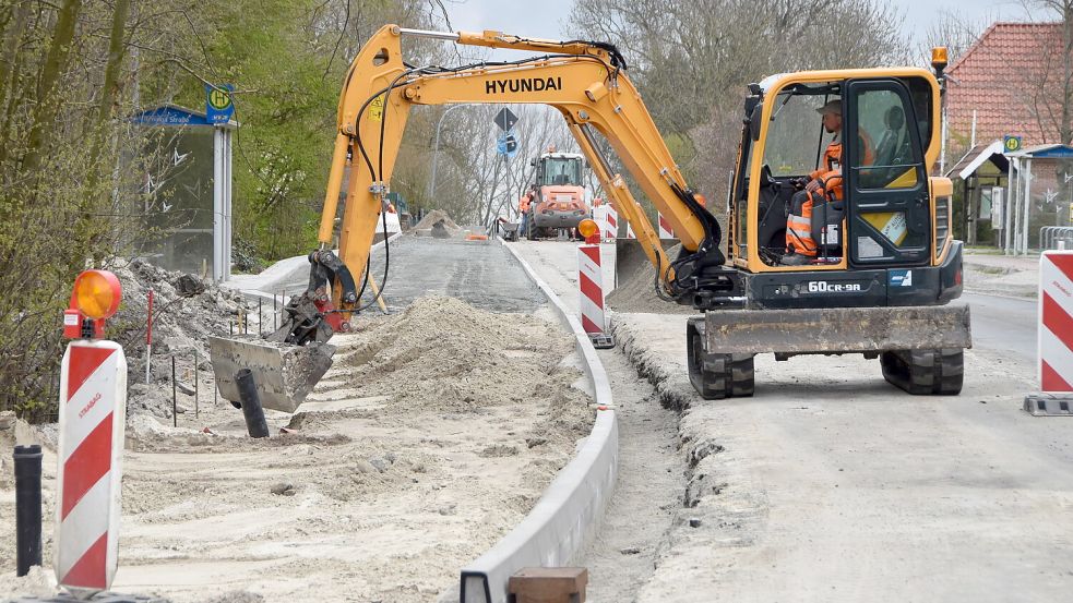 Das Radwegenetz im Landkreis Aurich wird weiter ausgebaut, wie hier 2021 zwischen Grimersum und Wirdum. Foto: Thomas Dirks