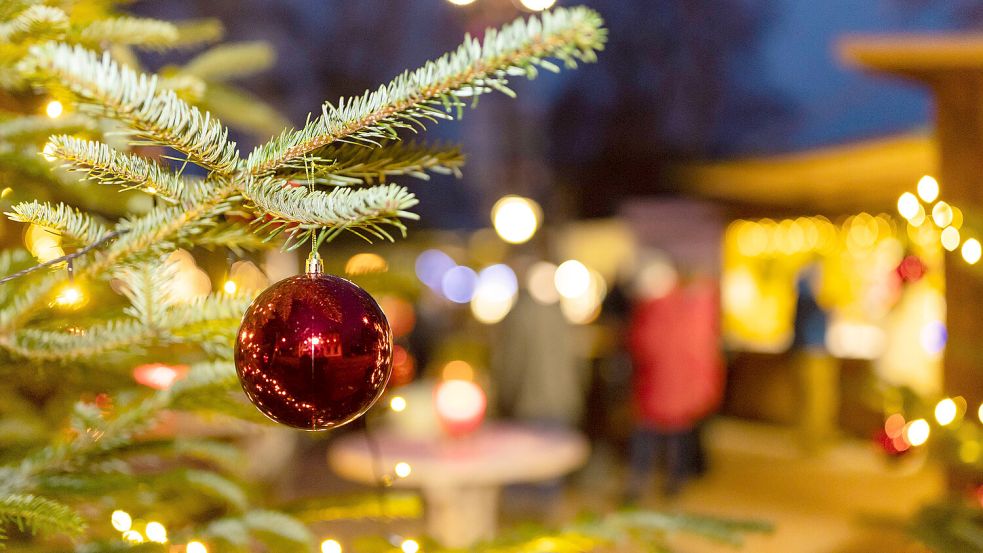 Zum Glück werden sich viele Menschen die weihnachtliche Stimmung durch potenzielle Bedrohungen nicht vermiesen lassen. Foto: IMAGO/Fotostand / Gelhot