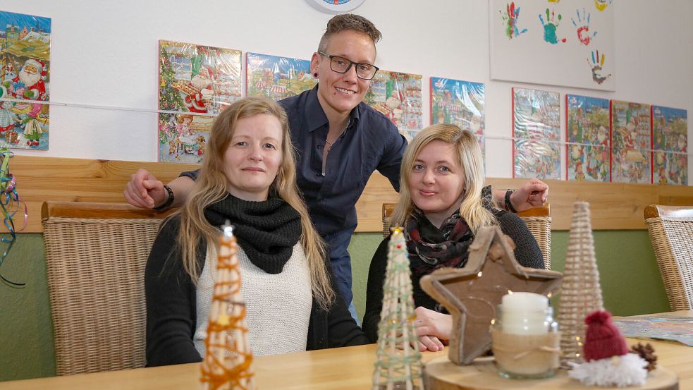 Die drei Betreuerinnen des Kinder- und Jugendtreffs in der Schulstraße: Kerstin Ihnen (von links), Nina Siebels und Frauke Bookmeyer. Foto: Romuald Banik
