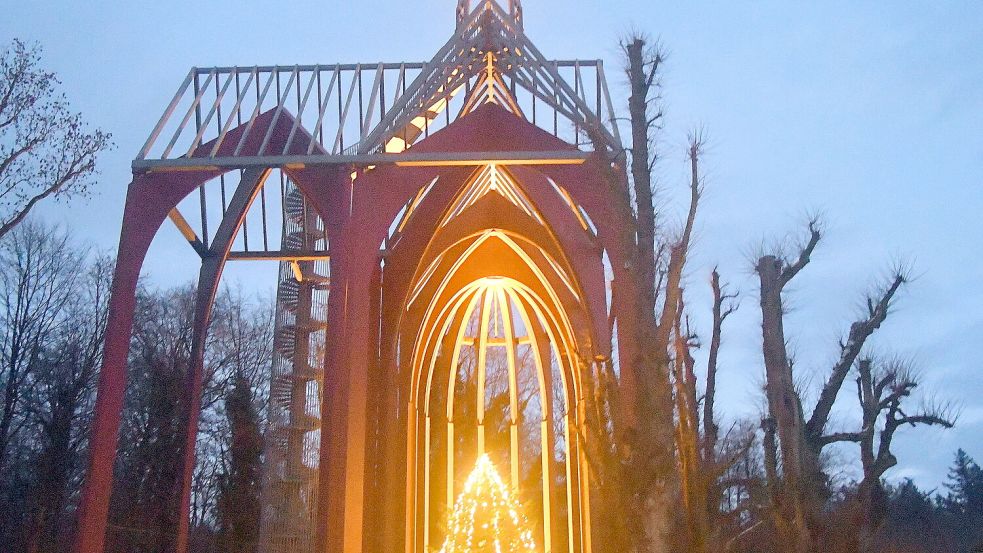 Die Ihlower Klosterstätte wurde zum Lüchtermarkt besonders festlich beleuchtet. Foto: Gerd-Arnold Ubben