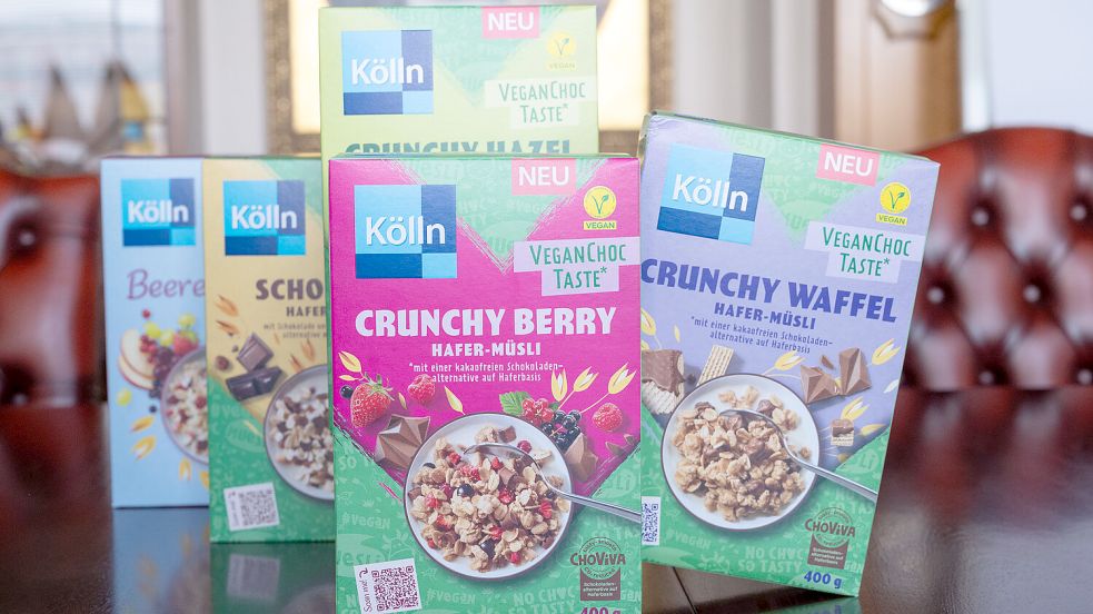Außer den drei Sorten mit der Schokoladen-Alternative „Choviva“ bietet Peter Kölln auch noch zwei weitere neue vegane Müslis an. Foto: Michael Ruff