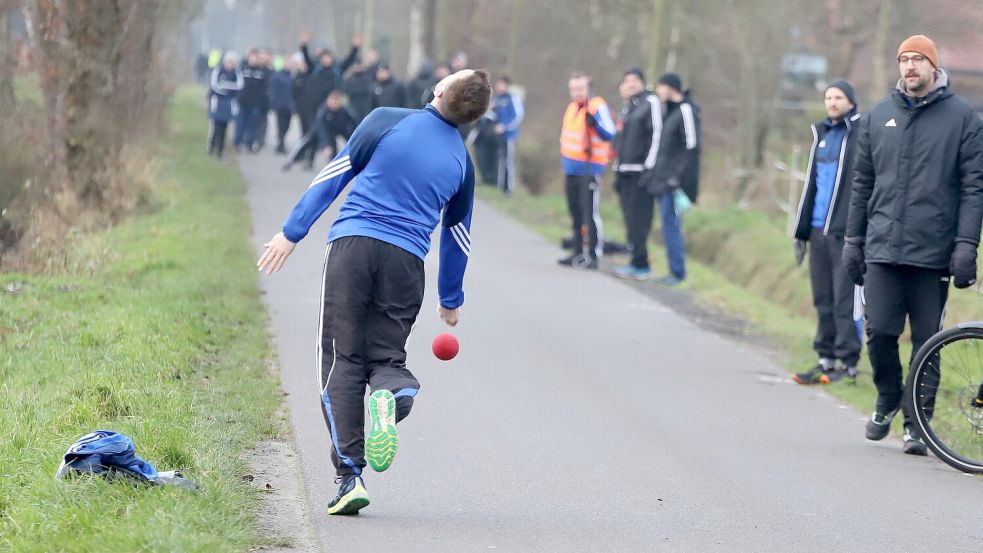 Die Rahester Gummigruppen, hier mit Hendrik Heyen, hielten gegen Reepsholt gut mit.Foto: Wilfried Gronewold