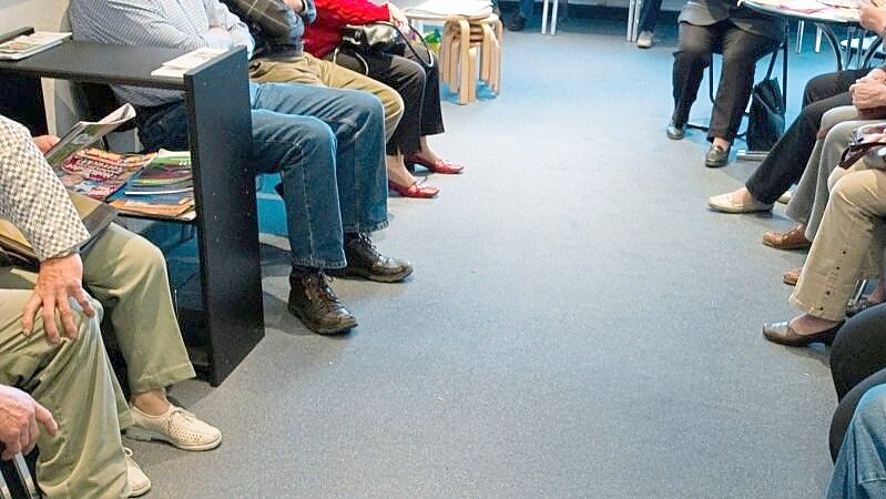 Gehören volle Wartezimmer beim Arzt dank der telefonischen Krankschreibung bald der Vergangenheit an= Foto: Archiv
