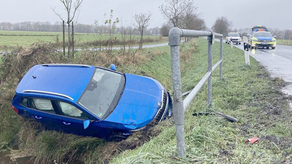 Das Auto kam an einer Böschung zum Stehen. Foto: Böning