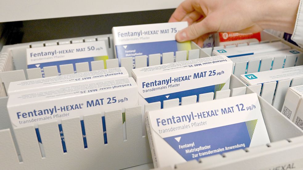 Verpackte Fentanyl-Pflaster in der Schublade einer Apotheke. Foto: Carsten Rehder/DPA