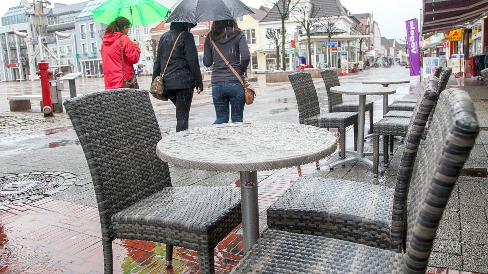 Die Gebühr wird in Aurich nicht erhoben, aber in anderen ostfriesischen Städte wie Emden, Leer, Norden und Wittmund. Gezahlt wird dabei für versiegelte Flächen. Ein Argument der Gegner: Ein Drittel dieser Flächen gehört der Stadt selber. Foto: Romuald Banik