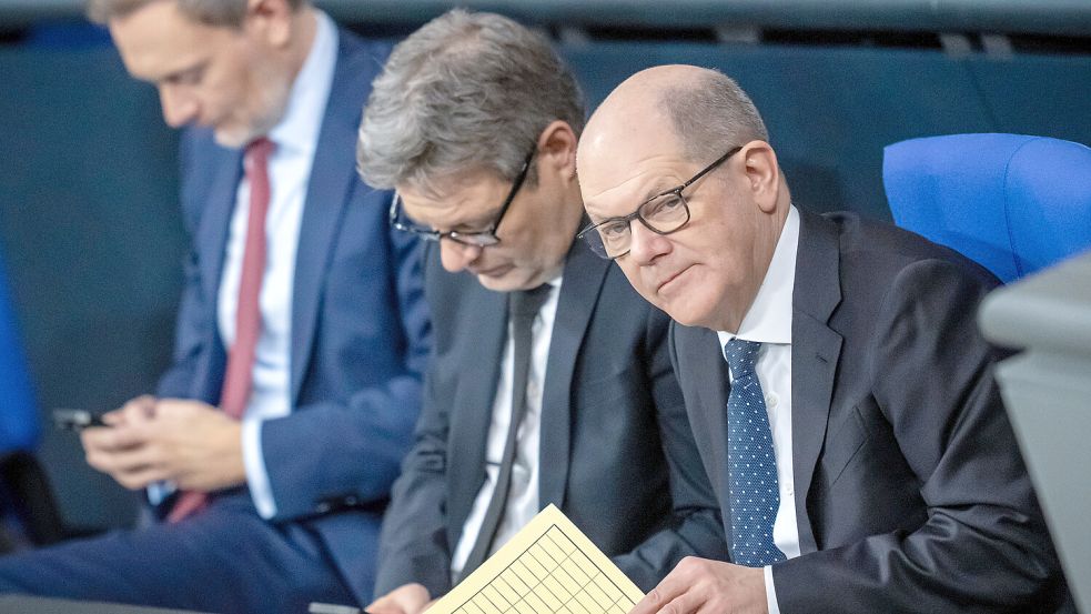 Die Regierung von Kanzler Scholz (rechts) schmiert in aktuellen Umfragen weiter ab in der Wählergunst. Foto: dpa/Michael Kappeler