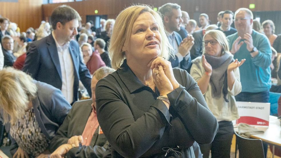 Als Spitzenkandidatin klar unterlegen, überzeugte Nancy Faeser nun die SPD Hessen zur schwarz-roten Koalition. Foto: Helmut Fricke/dpa