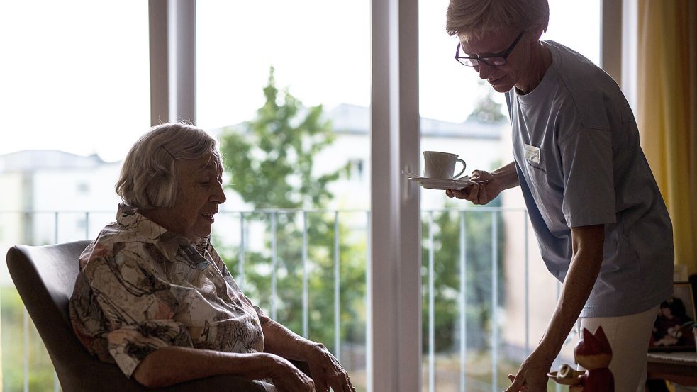 Einen Heimplatz zu finden, wird immer schwieriger. Das hat auch Folgen für die Krankenhäuser. Foto: Christoph Schmidt