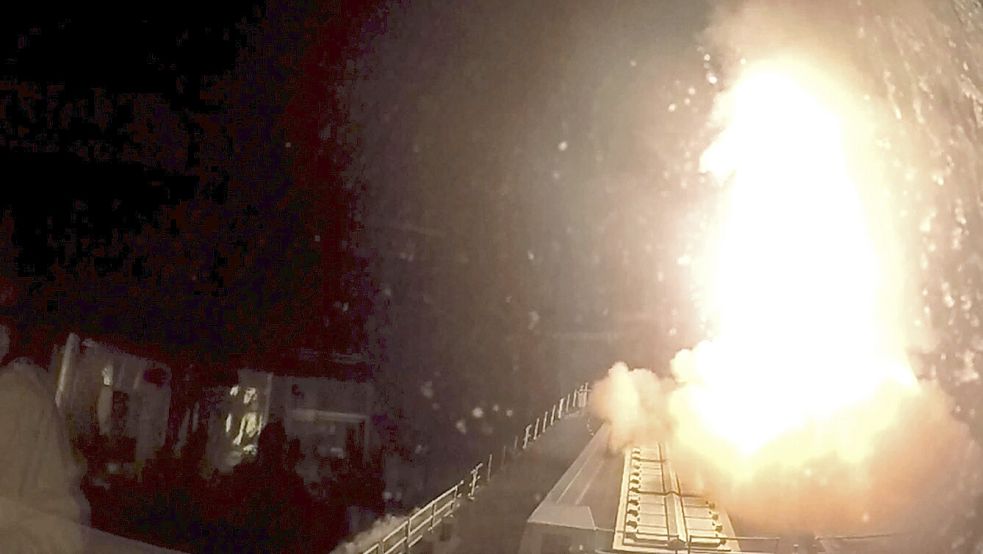 Kampfzone Rotes Meer: Das britische Kriegsschiff „HMS Diamond“ feuert eine Sea-Viper-Rakete ab, um eine Huthi-Drohne auszuschalten. Foto: picture alliance/dpa/Royal Navy/AP