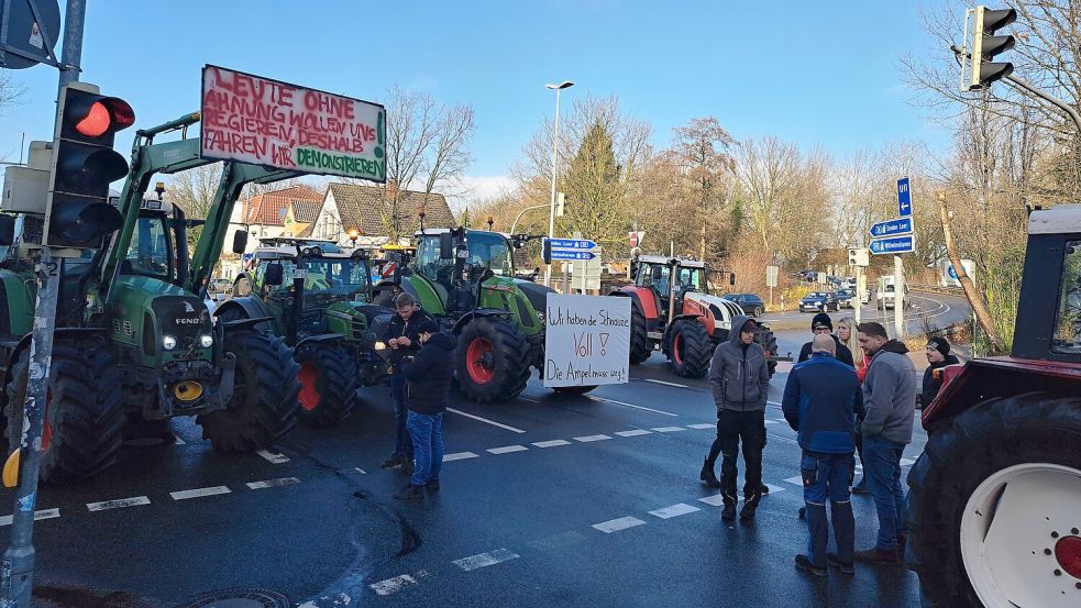 Die Ammerländer Heerstraße in Oldenburg, hier Höhe Abfahrt Haarentor, war komplett dicht. Foto: Jens Soeken