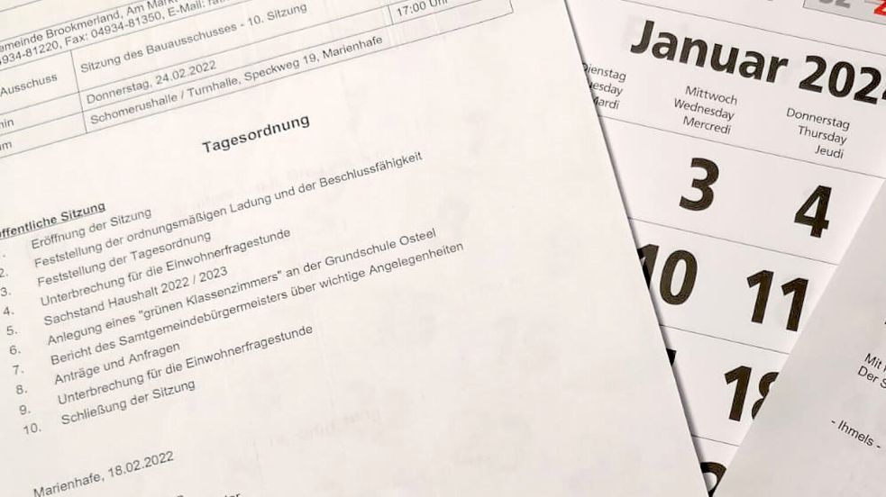 Seltenes Dokument: Die Tagesordnung der bisher einzigen öffentlichen Bauausschusssitzung in dieser Wahlperiode. Foto: Karin Böhmer