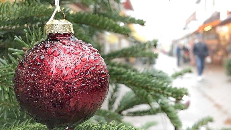 Ein Unbekannter schlug mit einer Christbaumkugel zu. Symbolfoto: Kraft