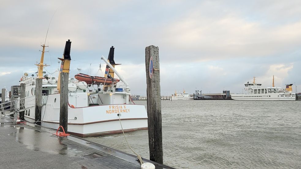 Vielen Fähren der AG Reederei Norden-Frisia blieben am Freitagmorgen im Norddeicher Hafen. Foto: Rebecca Kresse