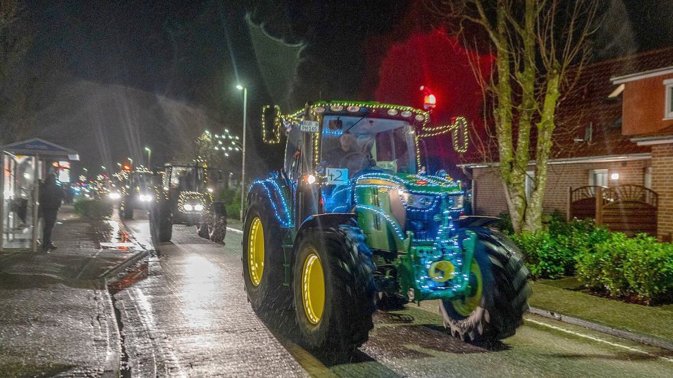 68 Traktoren hatten sich auf den Weg gemacht - hier die Nummer 42. Foto: Folkert Bents