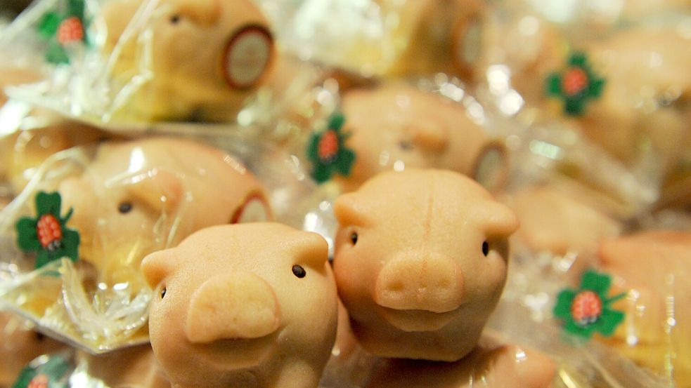 Marzipan-Schweine im Lübecker Geschäft des Kult-Herstellers „Niederegger“ Foto: dpa/Angelika Warmuth
