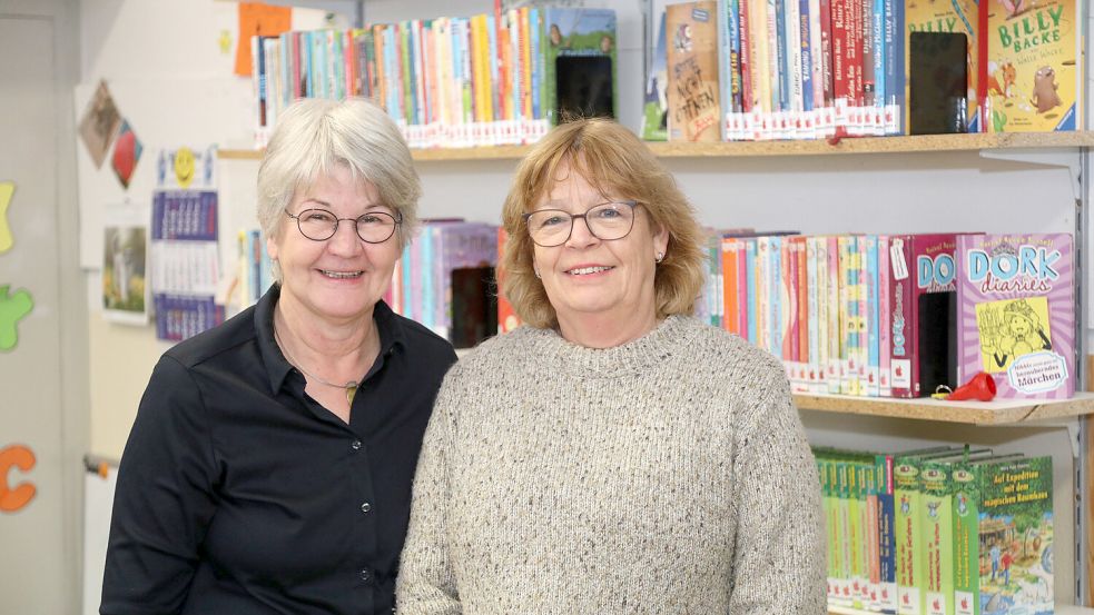 Betreuen eine Leseinsel: Elke Speckmann und Hanna Tan Foto: Romuald Banik