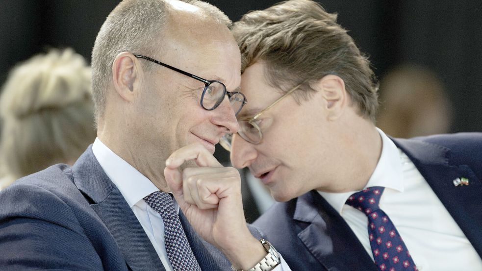 Hätte Hendrik Wüst vielleicht lieber zum Schwiegersohn als zum Konkurrenten: Friedrich Merz. Foto: Imago Images/Rainer Unkel