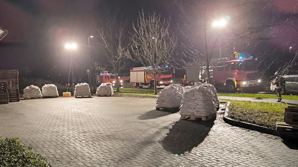 Die Sandsäcke in Langholt. Foto: Feuerwehr Weener