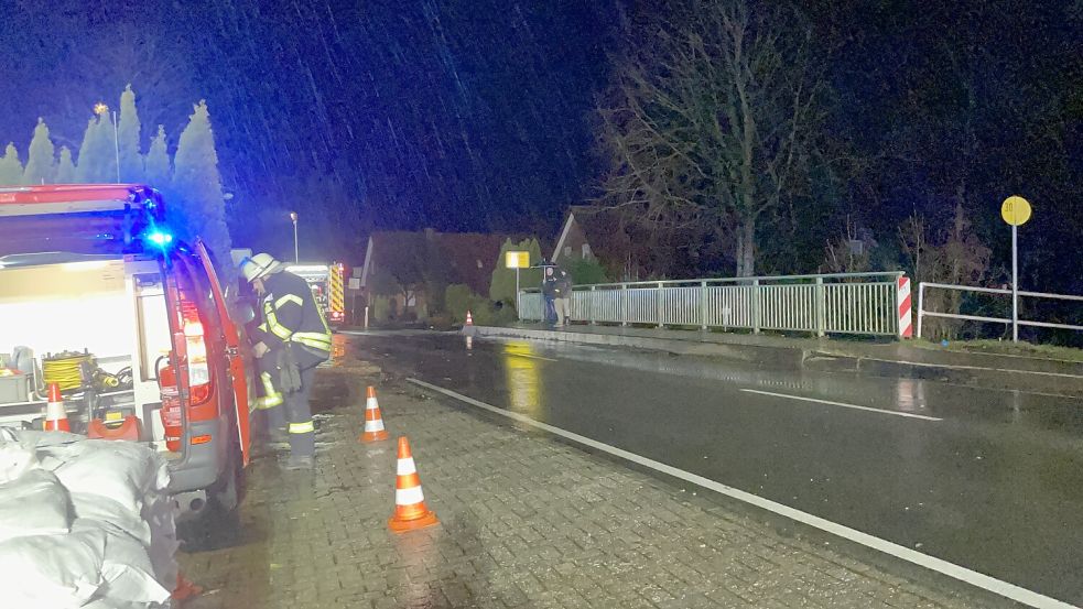 An der Brücke geht es zur Roten Riede. Foto: Hellmers