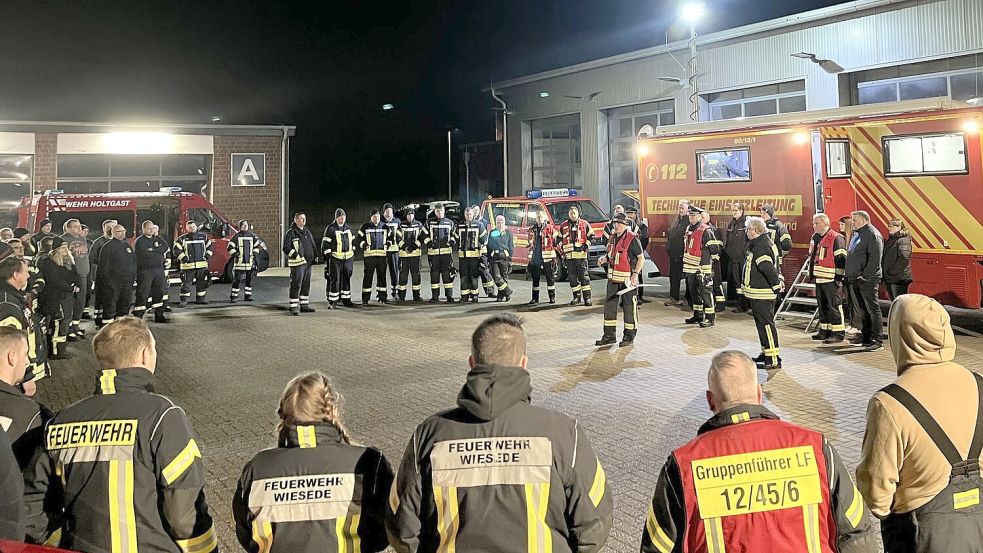 Um 4 Uhr trafen sich die Abordnungen der Feuerwehren zur Abfahrt. Foto: Oliver Hemken/Feuerwehr