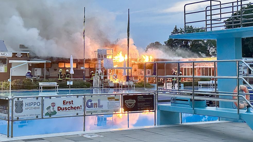 Am 11. Juli 2023 zerstörte ein Feuer große Teile des Emder Van-Ameren-Bades. Foto: Archiv/Stadt Emden