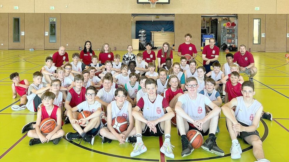 Das sind nur einige Korbjäger des MTV Aurich, aufgenommen beim letztjährigen Sommercamp des Vereins. Foto: privat
