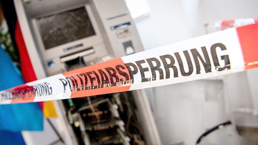 In der Silvesternacht haben Unbekannte einen Geldautomaten an der Hemelinger Bahnhofsstraße gesprengt. Foto: Matthias Balk/dpa/Symbolbild