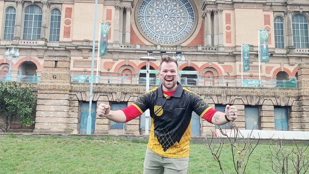 Olaf Strasburger im Vorgarten des Alexandra Palace. Für ihn ein Moment der Freude.