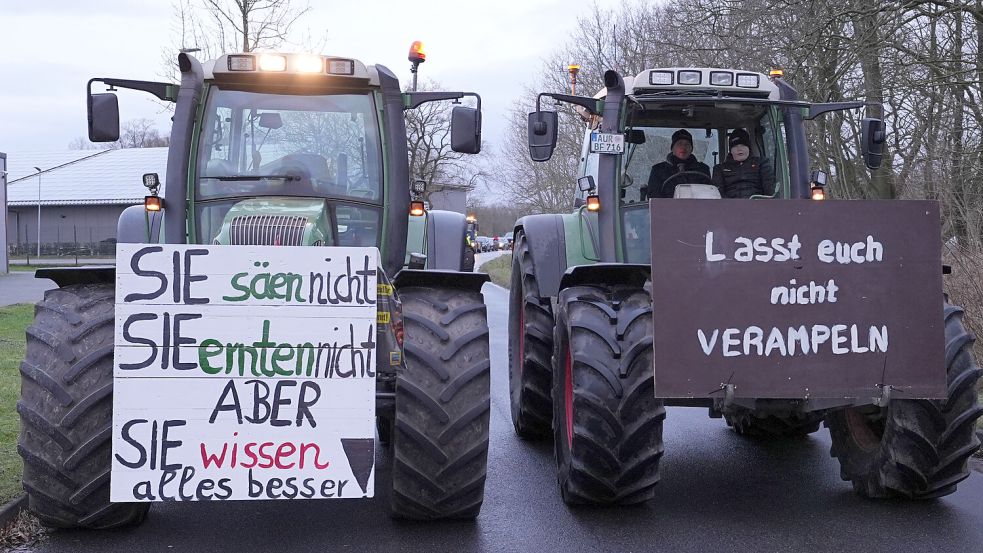 Bei der Demo am 30. Dezember starteten Traktoren im Gewerbegebiet Schirum Richtung Innenstadt. Foto: Helmut Vortanz