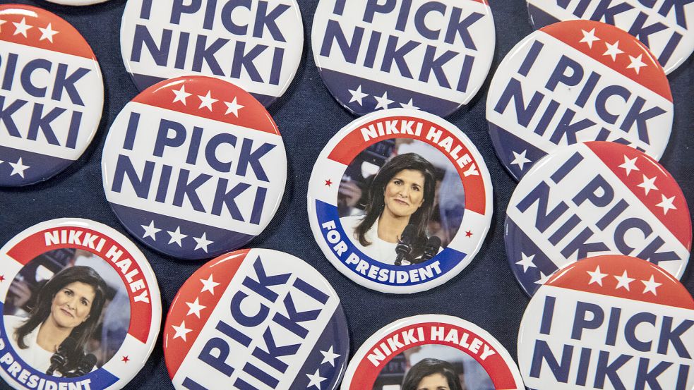 Nikki Haley wirft dem ehemaligen US-Präsidenten Trump unter anderem eine chaotische Amtszeit vor. Foto: dpa/The Gazette via AP/Nick Rohlman