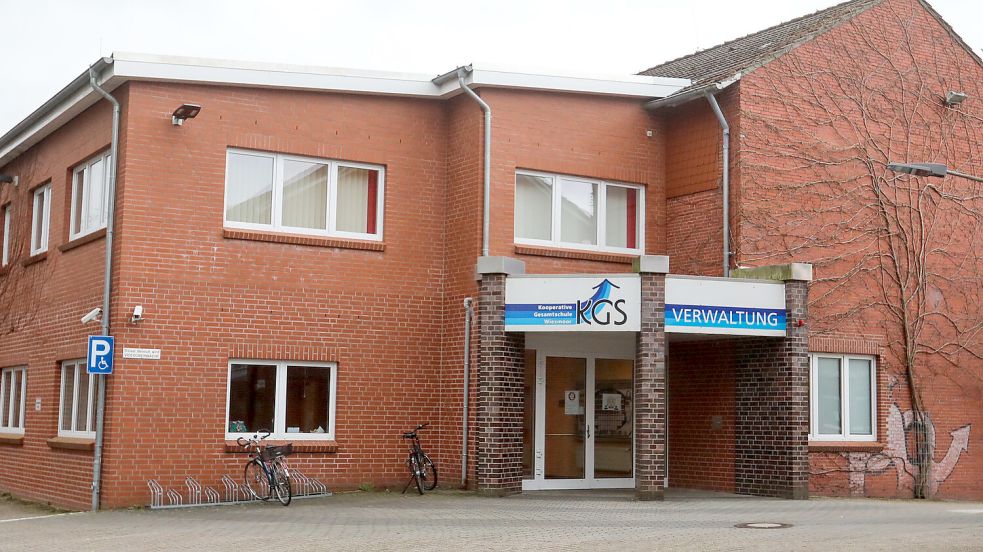 Alle Lehrer hatten es rechtzeitig zur KGS Wiesmoor geschafft. Foto: Romuald Banik