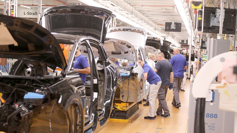 Seit bald zwei Jahren werden im Emder VW-Werk Elektroautos, hier in Halle 20, gebaut.Foto: Romuald Banik