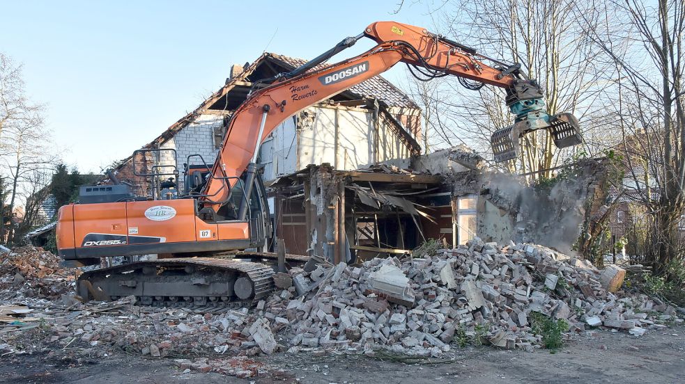 Nicht mehr viel übrig ist vom Gebäude der früheren Diskothek Allotria in Rechtsupweg. Foto: Thomas Dirks