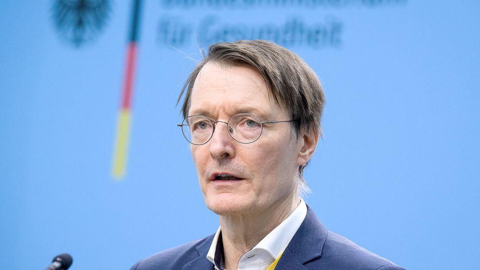 Bundesgesundheitsminister Karl Lauterbach (SPD) will den gesetzlichen Krankenkassen untersagen, die Kosten für homöopathische Mittel zu übernehmen. Foto: DPA