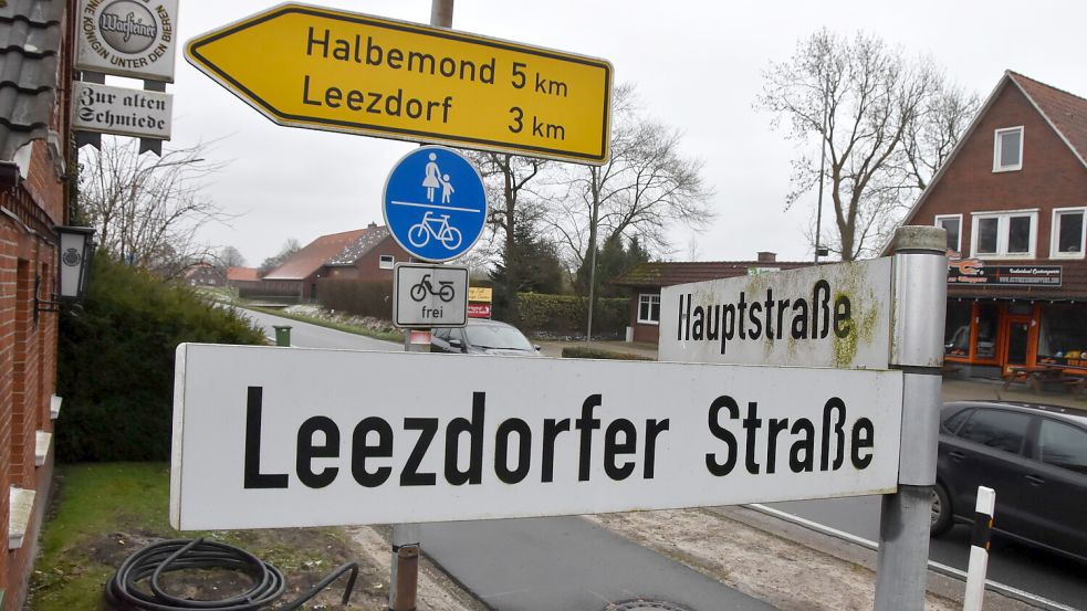 Die Demonstranten wollen den Bereich Hauptstraße/Leezdorfer Straße in Rechtsupweg blockieren. Foto: Thomas Dirks