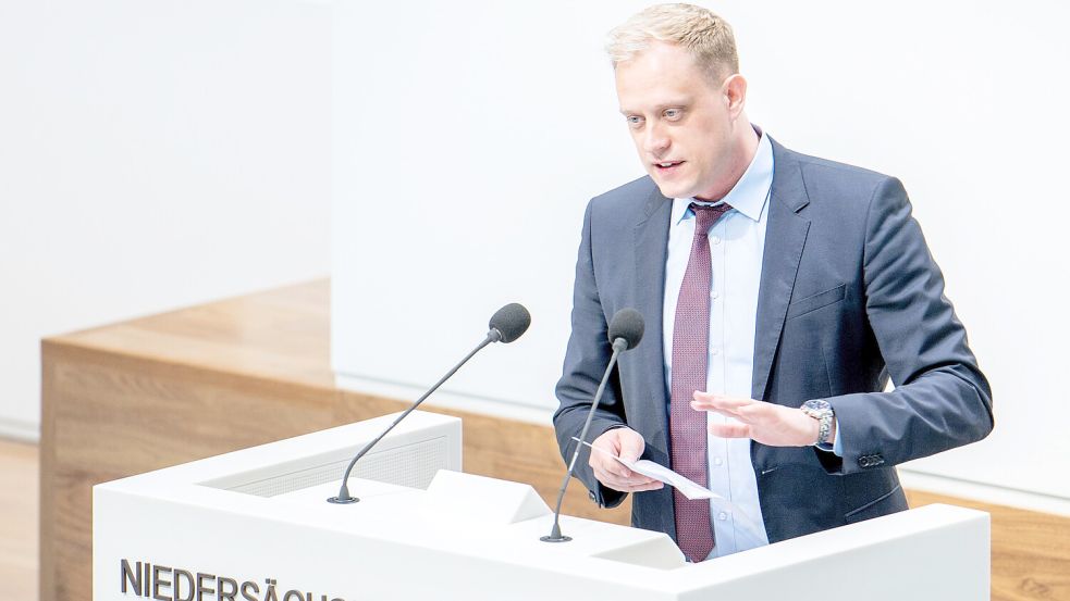 Wiard Siebels (SPD), hier bei einer Rede im Jahr 2021, ist Parlamentarischer Geschäftsführer der SPD-Fraktion im niedersächsischen Landtag. Foto: DPA