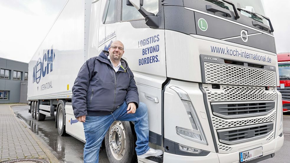 Peter Hayn will beim Logistikunternehmen Koch Schritt für Schritt den Umstieg auf E-Lkw anschieben. Foto: Jörn Martens