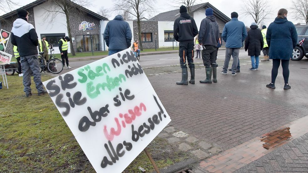 Die Teilnahme an der Kundgebung am Montagnachmittag auf dem Marktplatz in Rechtsupweg war verhalten. Foto: Thomas Dirks