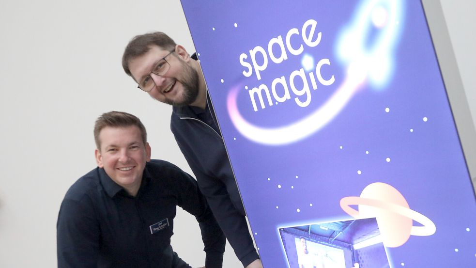 Steve Schröder (links) und Christoph Vogels wollen im Caro ihren Themenpark „Space Magic“ verwirklichen. Foto: Romuald Banik