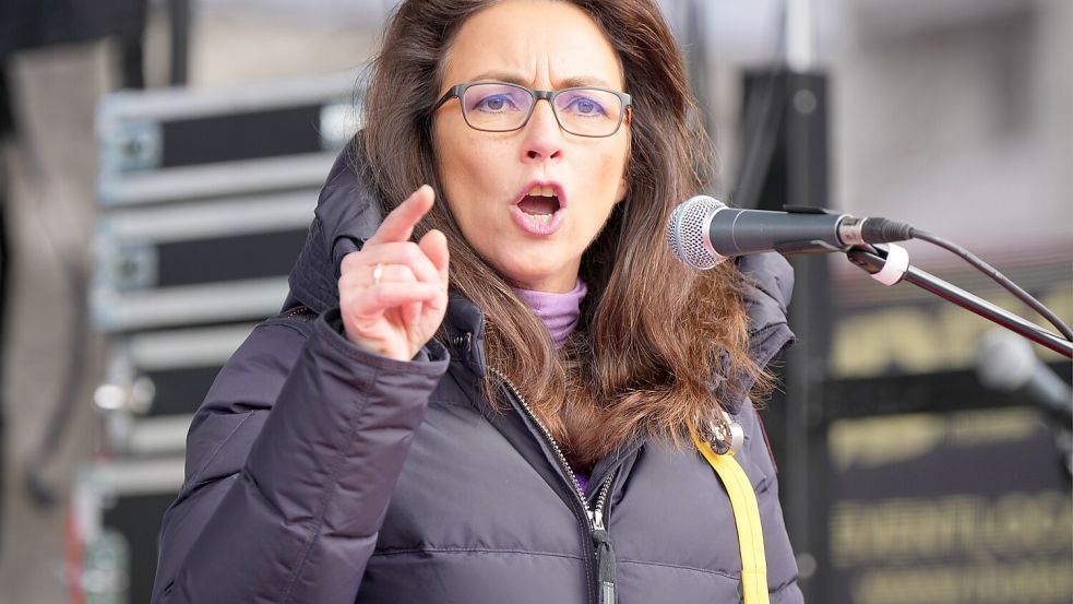 „Für uns bleibt die AfD eine antidemokratische, arbeitnehmerfeindliche und gewerkschaftsfeindliche Bewegung“, sagt DGB-Chefin Yasmin Fahimi. Foto: dpa/Soeren Stache