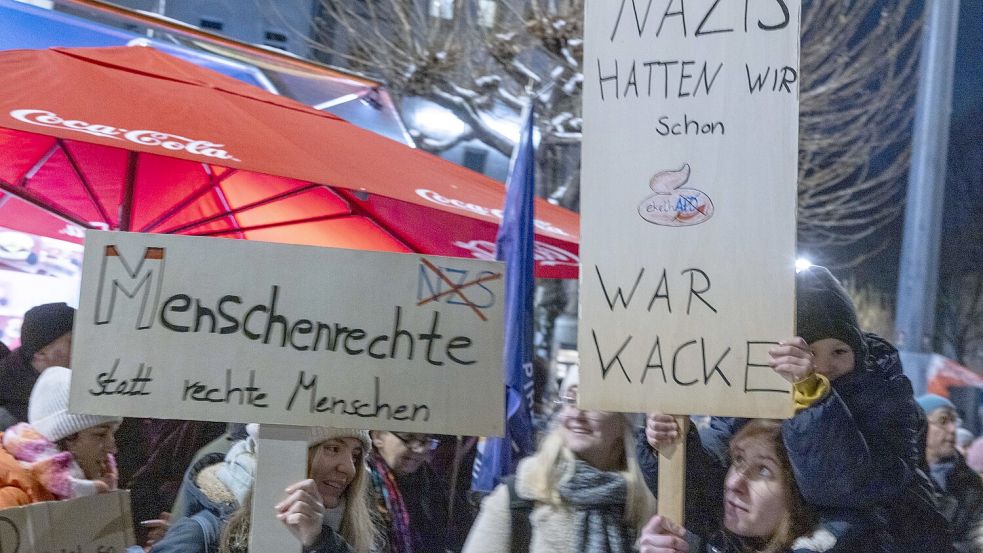 In ganz Deutschland wird aktuell gegen rechte Gesinnung demonstriert. Für diesen Samstag werden mehrere tausend Menschen zu einer Kundgebung in Hannover erwartet. Foto: Helmut Fricke/dpa